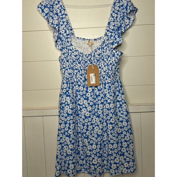 Listicle Dresses & Skirts - LISTICLE Floral Smocked Dress Blue/White, Ruffled Sleeve NWT, Size Large
